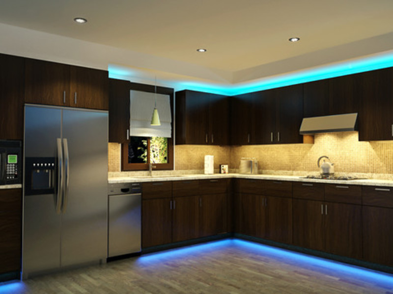 Комбинированное освещение кухни и мебели