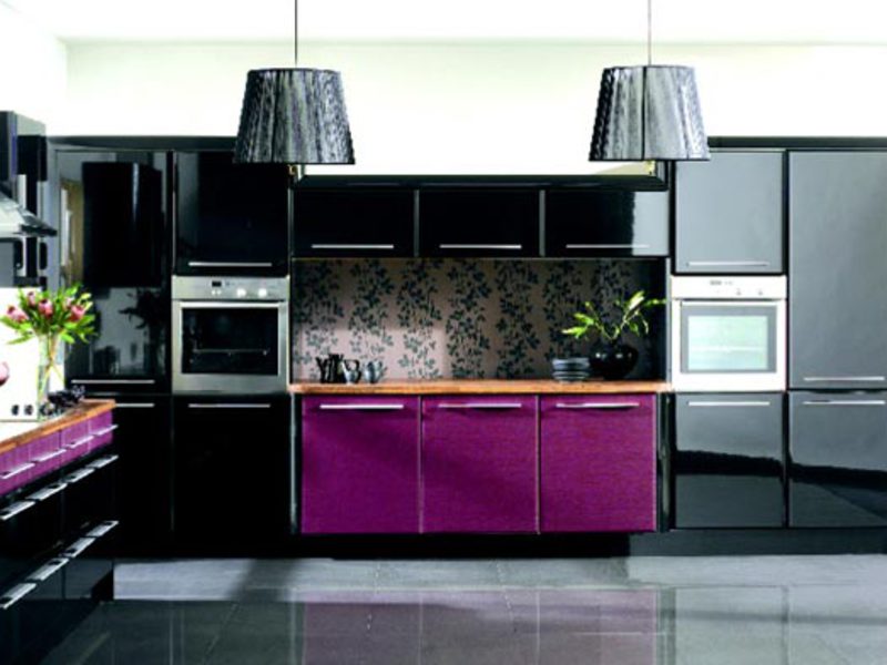 Черно-фиолетовая кухня