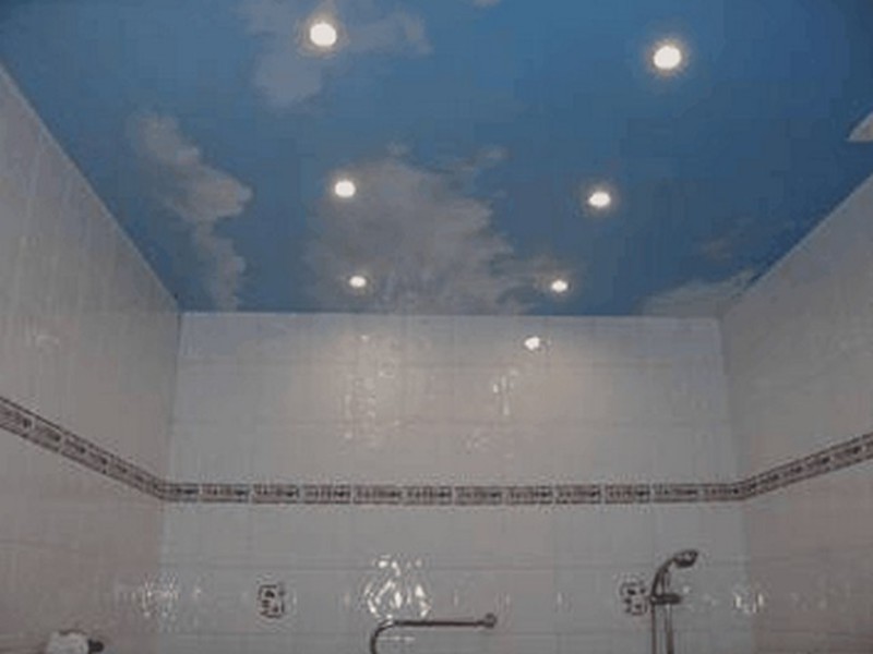Потолок в ванной в виде неба