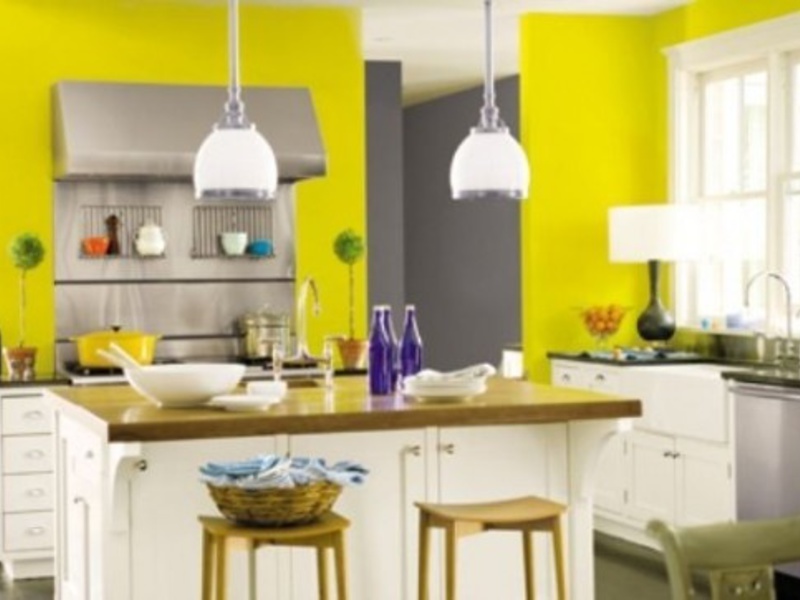 Как смотрится желтая кухня в интерьере квартиры