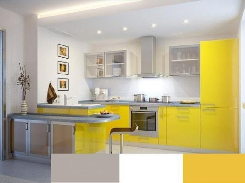 Желтая кухня с белыми элементами