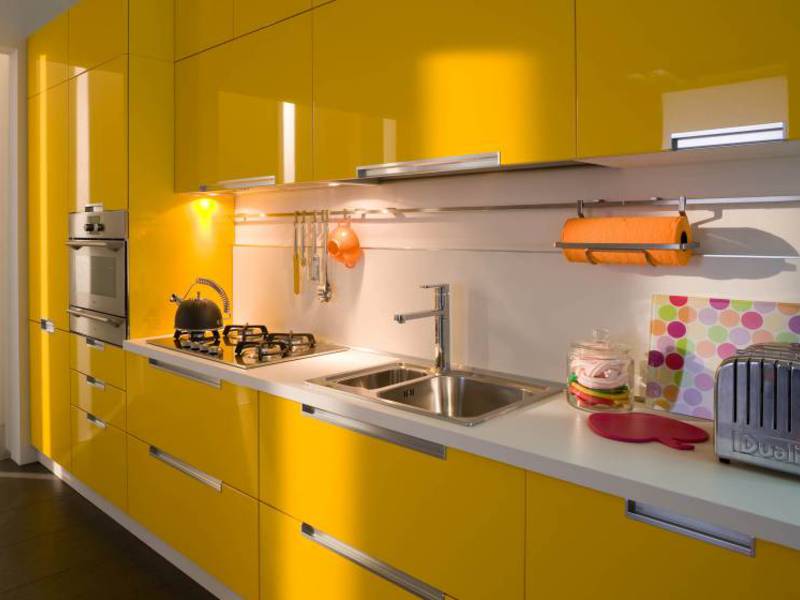 Желтая кухня модерн