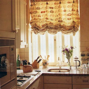 Римские шторы на кухне