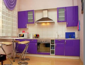 Фасад кухни в фиолетовом цвете