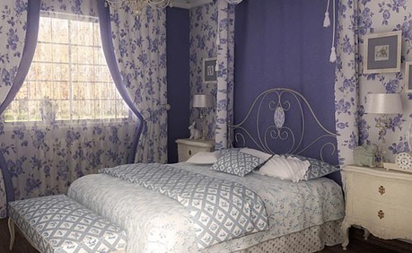 Голубые шторы в спальне
