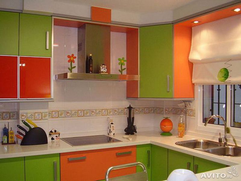 Красочные цвета кухни